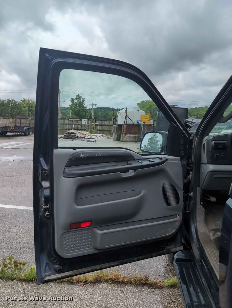 image for item FH6140 2007 Ford F250 Super Duty XL pickup truck