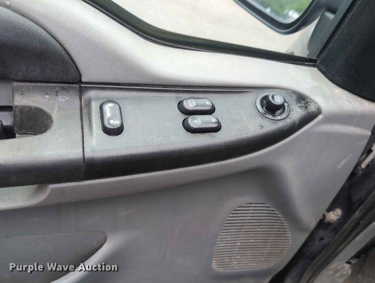 image for item FH6140 2007 Ford F250 Super Duty XL pickup truck
