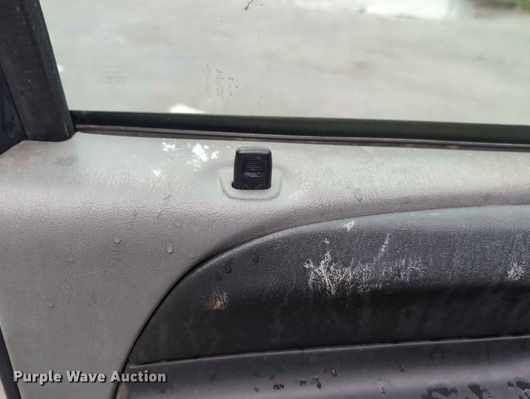 image for item FH6140 2007 Ford F250 Super Duty XL pickup truck