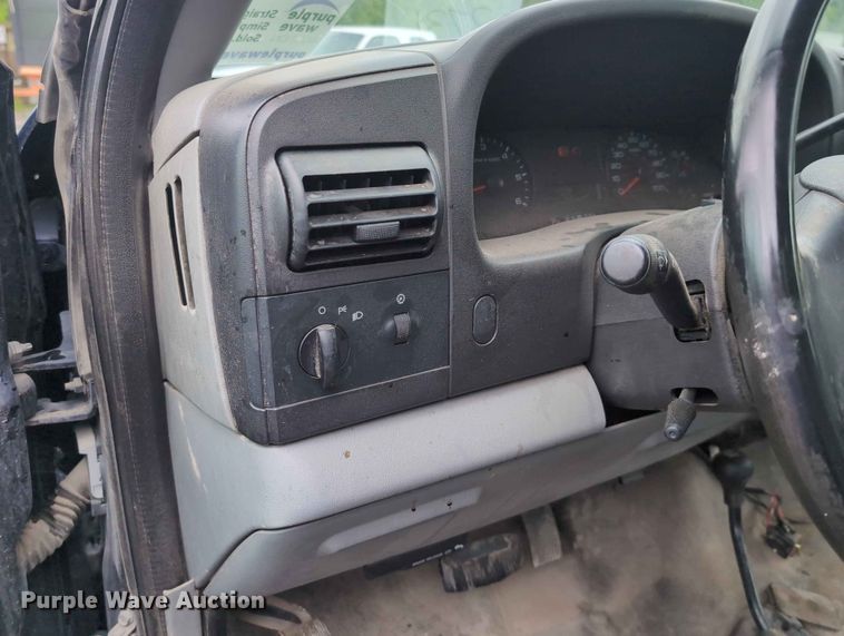 image for item FH6140 2007 Ford F250 Super Duty XL pickup truck