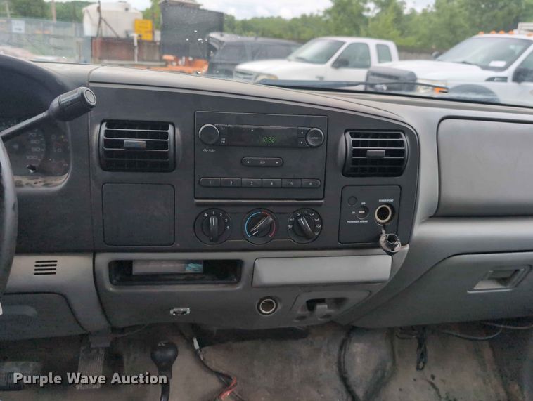 image for item FH6140 2007 Ford F250 Super Duty XL pickup truck