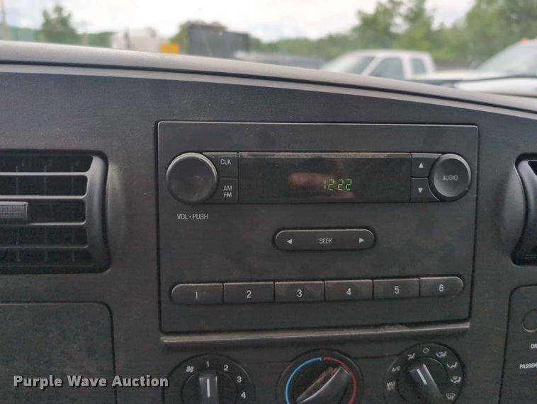 image for item FH6140 2007 Ford F250 Super Duty XL pickup truck