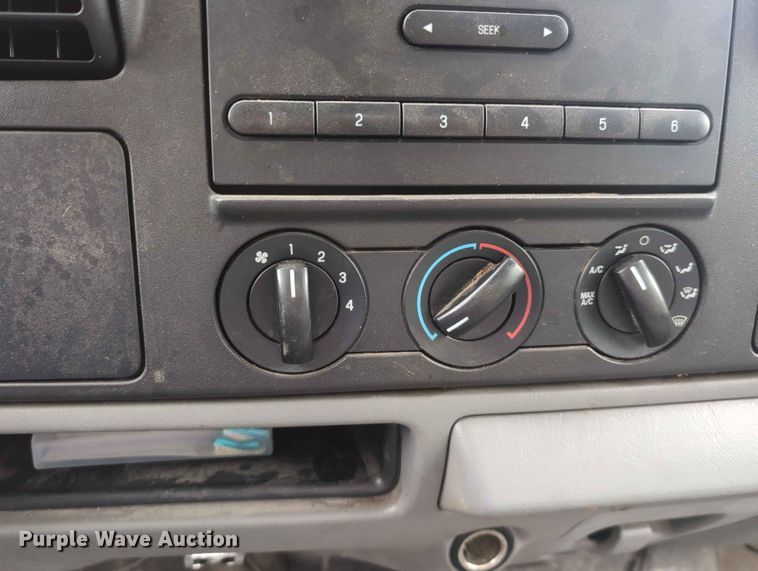 image for item FH6140 2007 Ford F250 Super Duty XL pickup truck