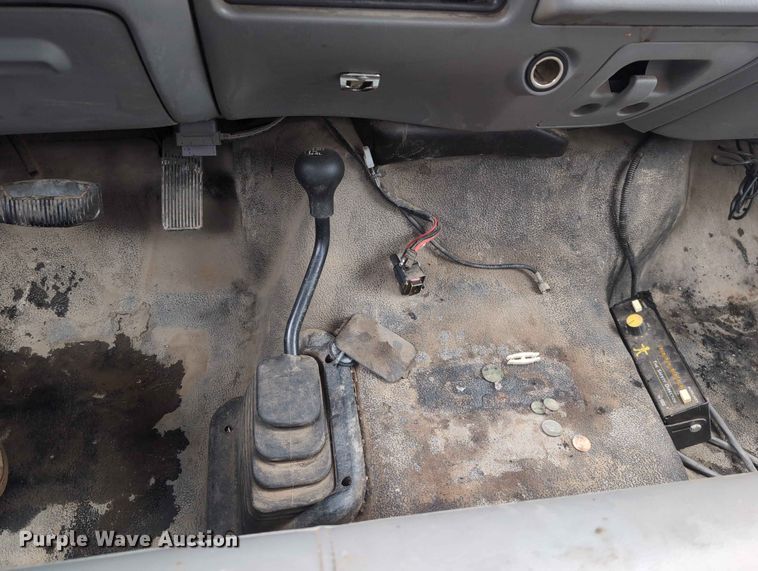 image for item FH6140 2007 Ford F250 Super Duty XL pickup truck