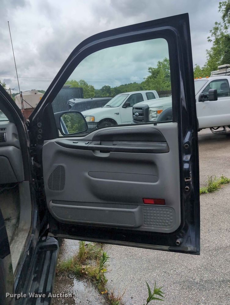 image for item FH6140 2007 Ford F250 Super Duty XL pickup truck