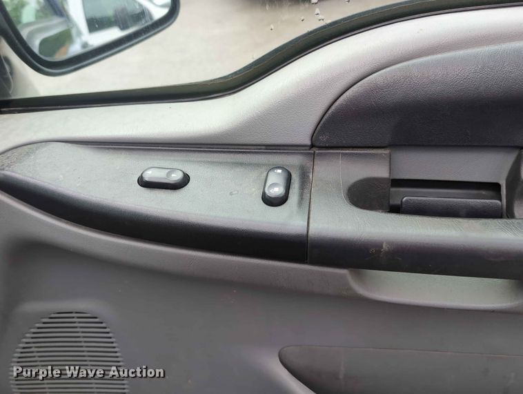 image for item FH6140 2007 Ford F250 Super Duty XL pickup truck