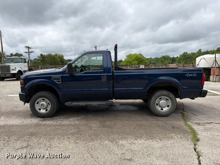 image for item FH6141 2010 Ford F250 Super Duty pickup truck