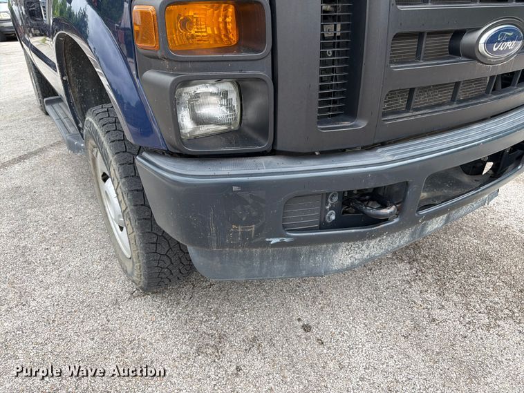 image for item FH6141 2010 Ford F250 Super Duty pickup truck