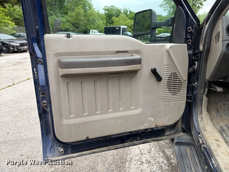 image for item FH6141 2010 Ford F250 Super Duty pickup truck