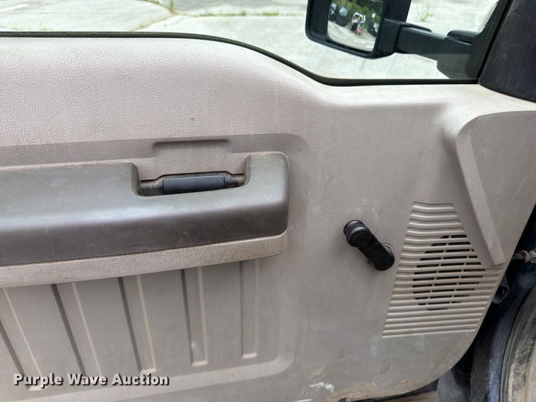 image for item FH6141 2010 Ford F250 Super Duty pickup truck