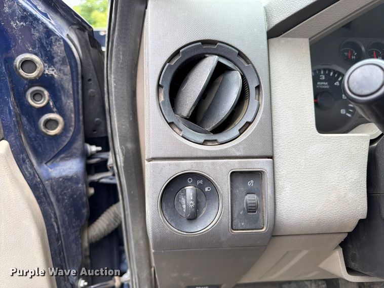 image for item FH6141 2010 Ford F250 Super Duty pickup truck