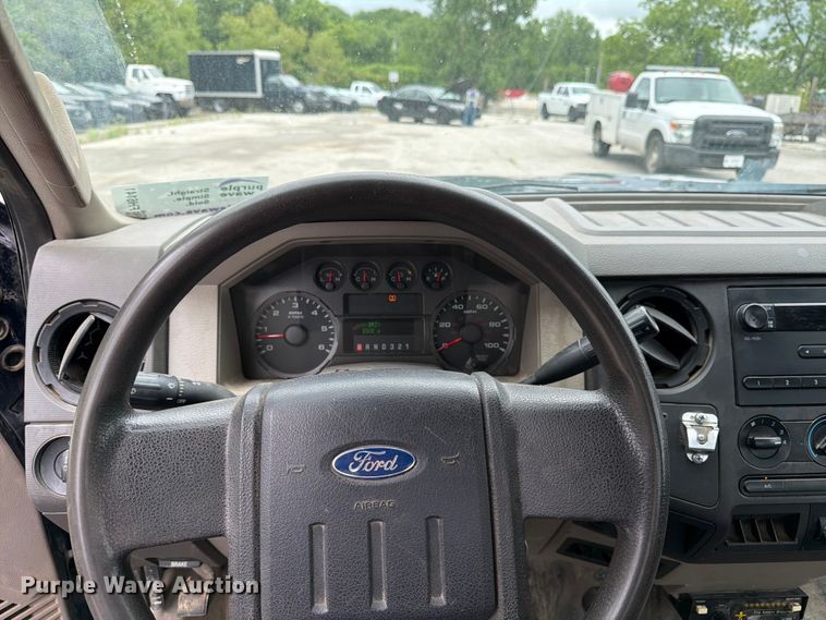image for item FH6141 2010 Ford F250 Super Duty pickup truck