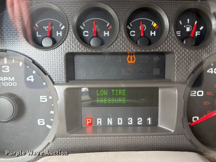 image for item FH6141 2010 Ford F250 Super Duty pickup truck