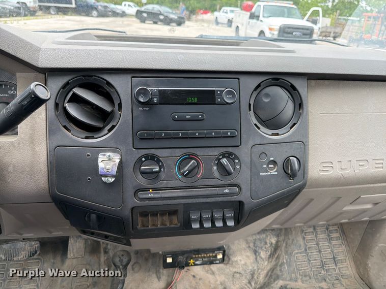 image for item FH6141 2010 Ford F250 Super Duty pickup truck