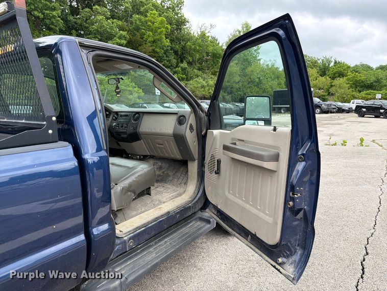 image for item FH6141 2010 Ford F250 Super Duty pickup truck