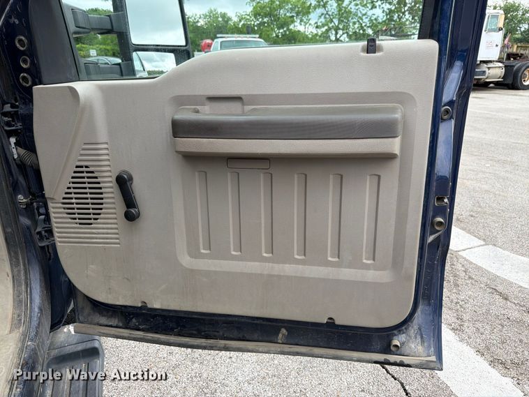 image for item FH6141 2010 Ford F250 Super Duty pickup truck