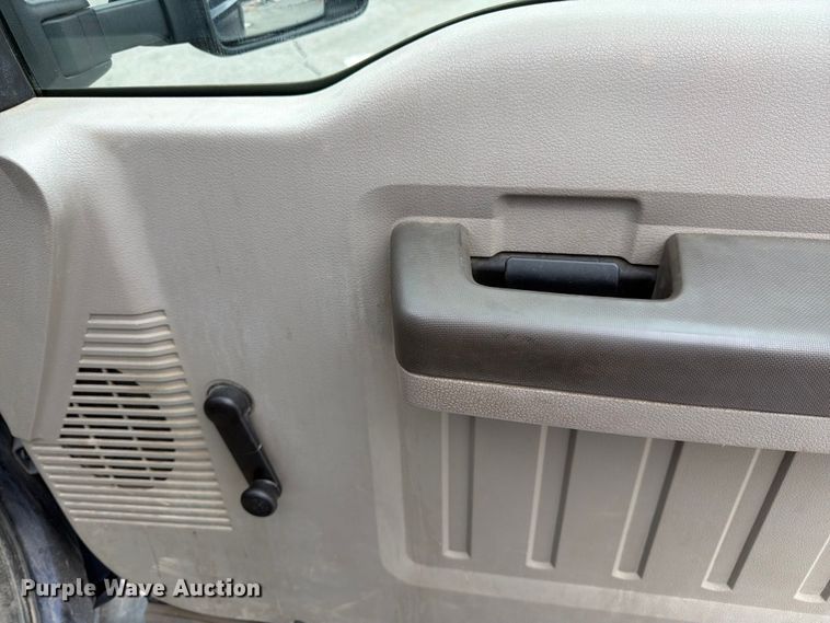 image for item FH6141 2010 Ford F250 Super Duty pickup truck