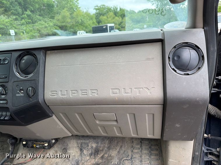 image for item FH6141 2010 Ford F250 Super Duty pickup truck