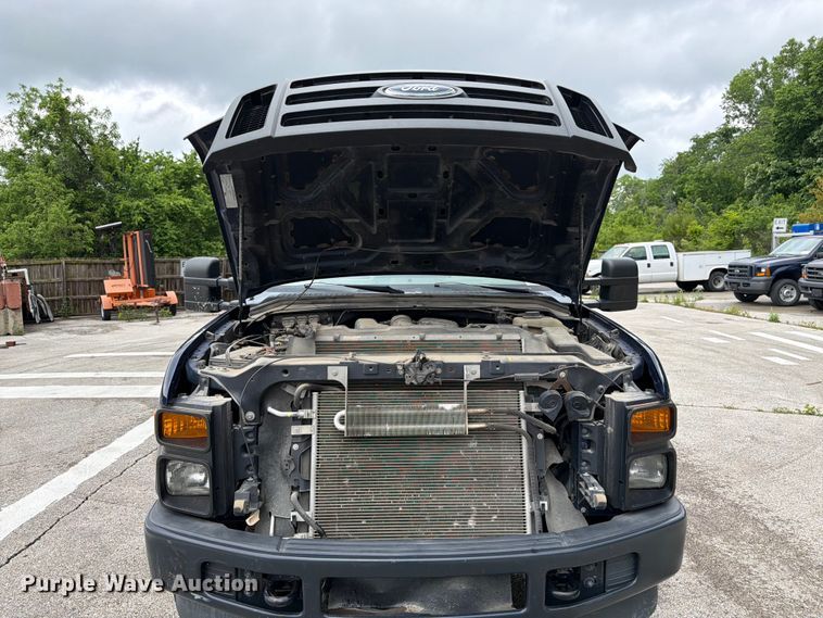 image for item FH6141 2010 Ford F250 Super Duty pickup truck