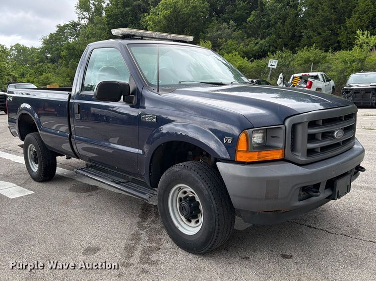 image for item FH6142 2001 Ford F350 Super Duty pickup truck