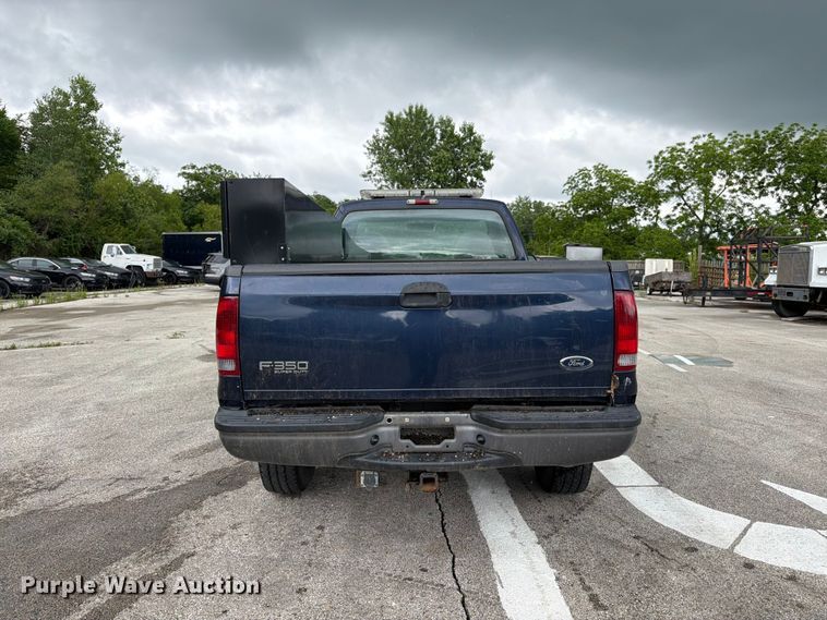 image for item FH6142 2001 Ford F350 Super Duty pickup truck