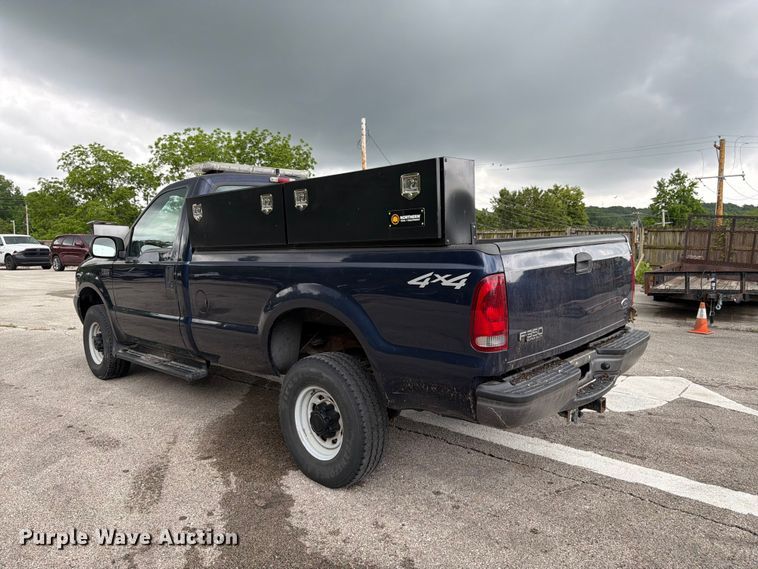 image for item FH6142 2001 Ford F350 Super Duty pickup truck