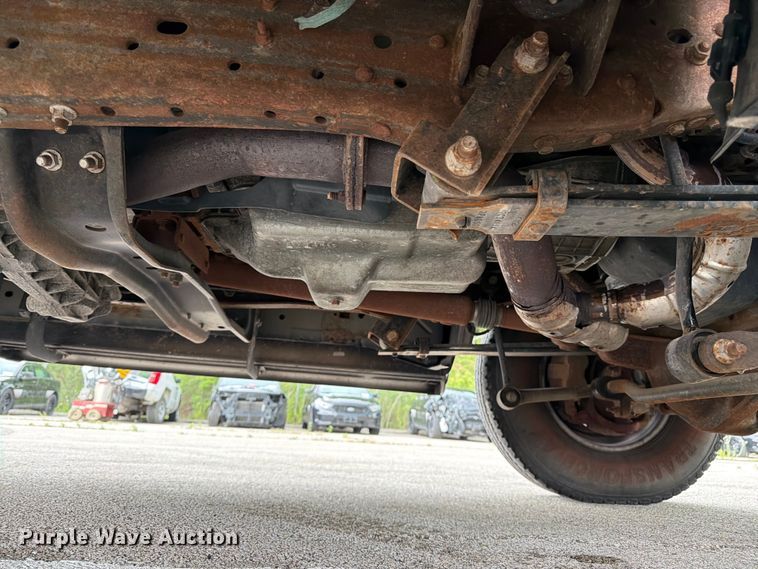 image for item FH6142 2001 Ford F350 Super Duty pickup truck