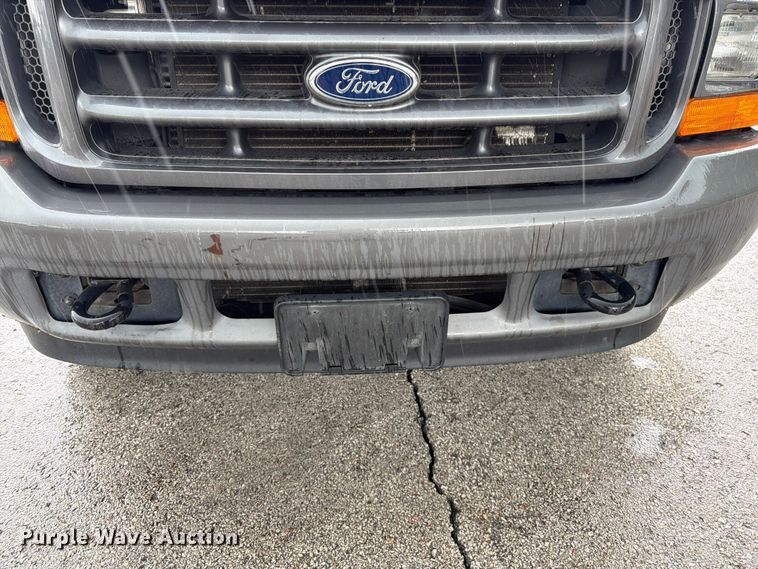 image for item FH6142 2001 Ford F350 Super Duty pickup truck