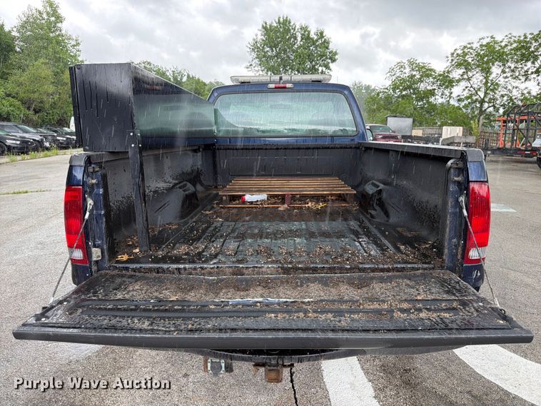 image for item FH6142 2001 Ford F350 Super Duty pickup truck