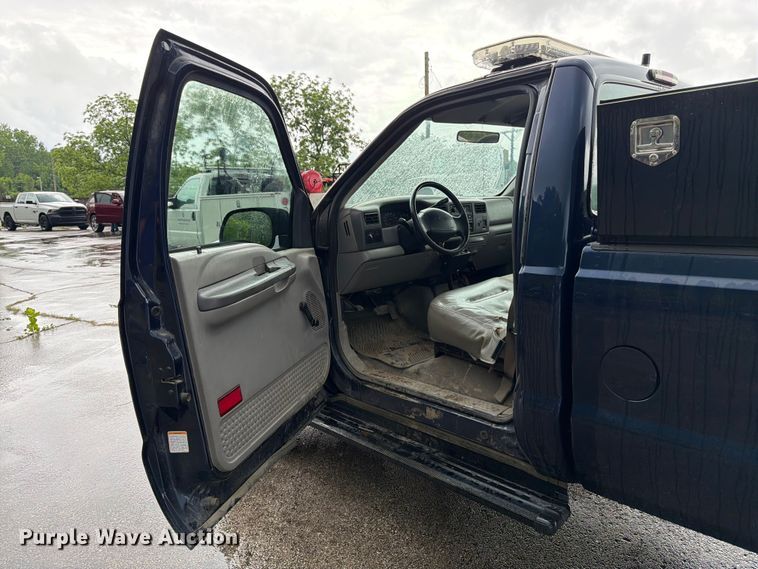 image for item FH6142 2001 Ford F350 Super Duty pickup truck