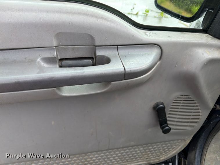 image for item FH6142 2001 Ford F350 Super Duty pickup truck
