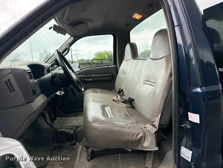 image for item FH6142 2001 Ford F350 Super Duty pickup truck