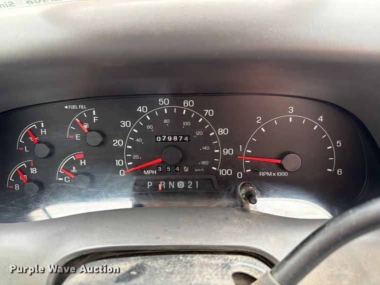 image for item FH6142 2001 Ford F350 Super Duty pickup truck