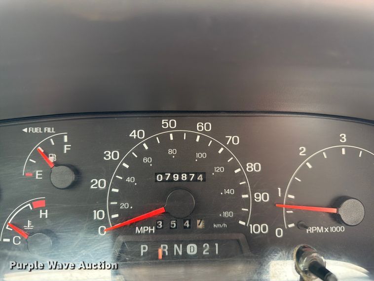 image for item FH6142 2001 Ford F350 Super Duty pickup truck