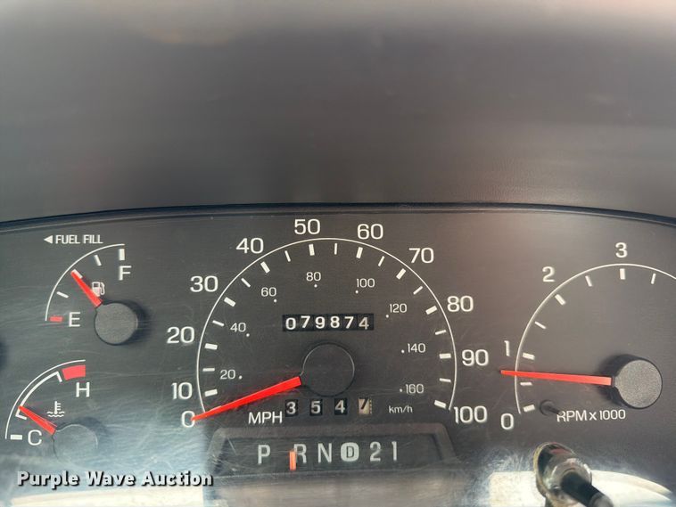 image for item FH6142 2001 Ford F350 Super Duty pickup truck