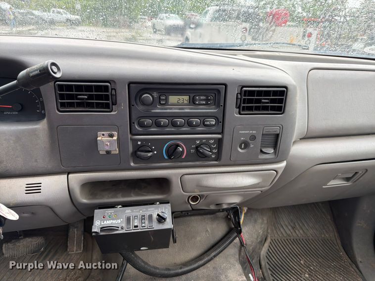 image for item FH6142 2001 Ford F350 Super Duty pickup truck