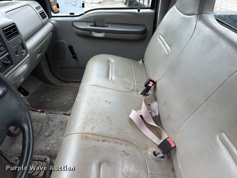 image for item FH6142 2001 Ford F350 Super Duty pickup truck