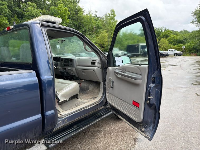 image for item FH6142 2001 Ford F350 Super Duty pickup truck