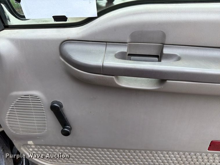 image for item FH6142 2001 Ford F350 Super Duty pickup truck