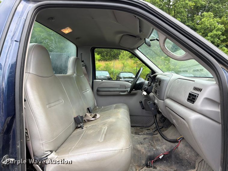 image for item FH6142 2001 Ford F350 Super Duty pickup truck