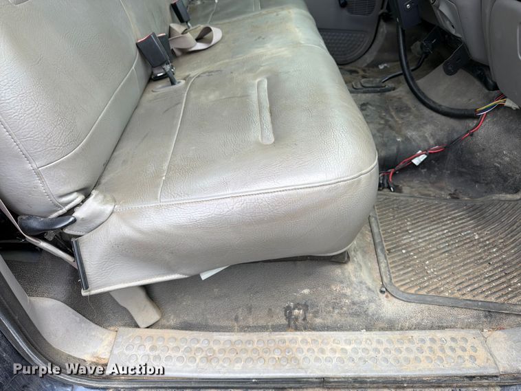 image for item FH6142 2001 Ford F350 Super Duty pickup truck