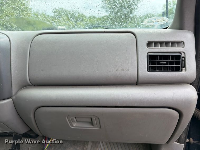 image for item FH6142 2001 Ford F350 Super Duty pickup truck
