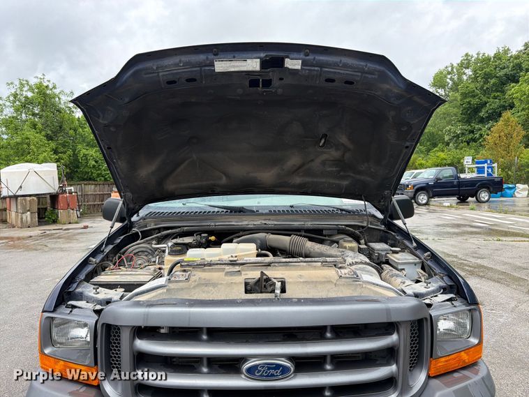 image for item FH6142 2001 Ford F350 Super Duty pickup truck