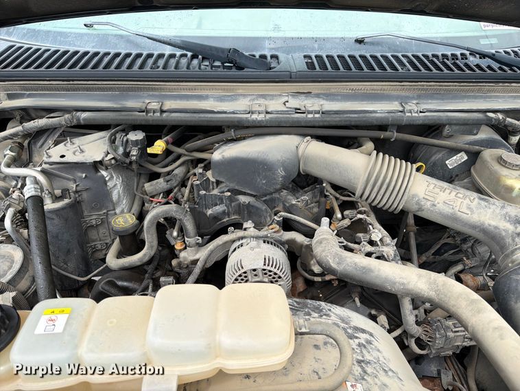 image for item FH6142 2001 Ford F350 Super Duty pickup truck