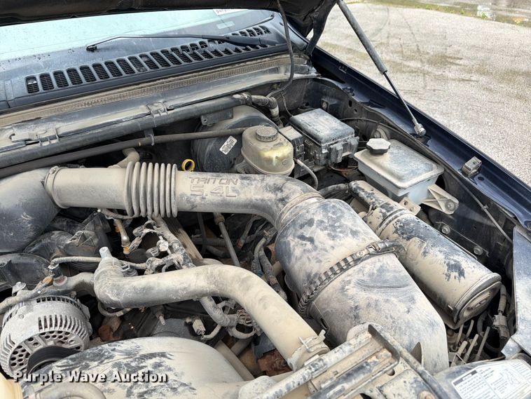image for item FH6142 2001 Ford F350 Super Duty pickup truck