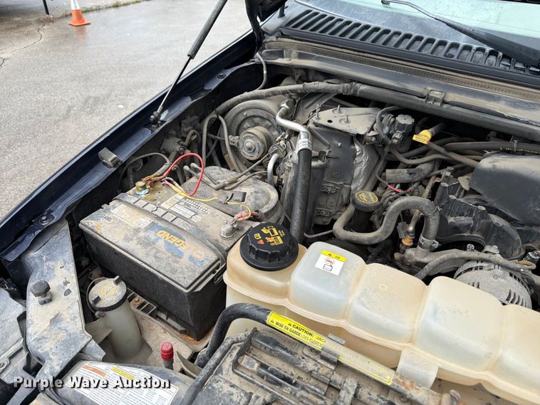 image for item FH6142 2001 Ford F350 Super Duty pickup truck