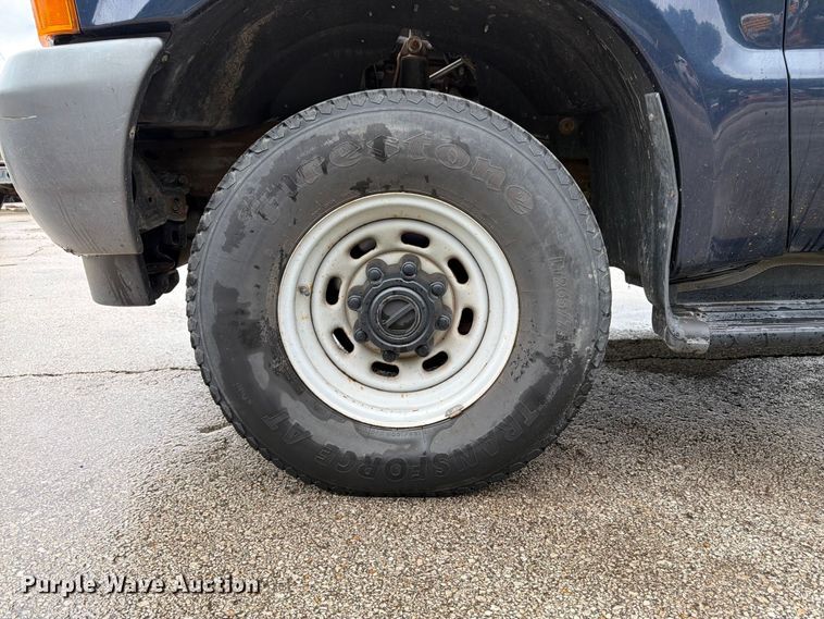 image for item FH6142 2001 Ford F350 Super Duty pickup truck