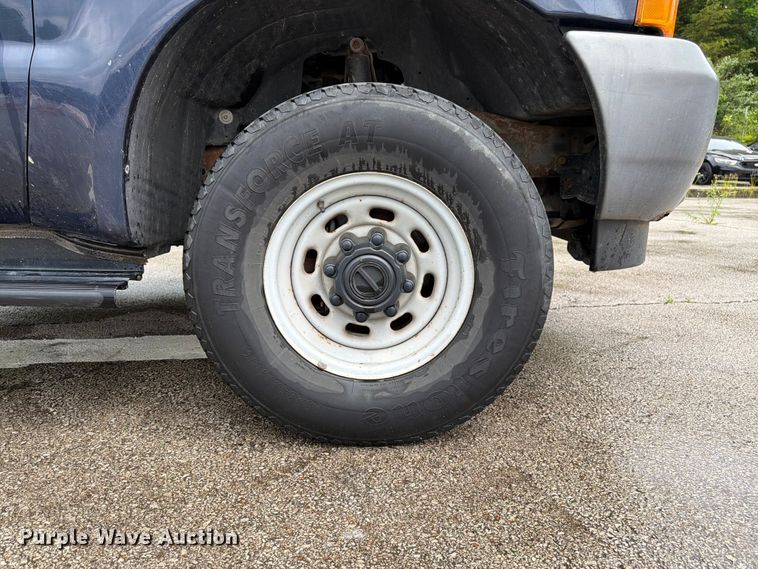 image for item FH6142 2001 Ford F350 Super Duty pickup truck