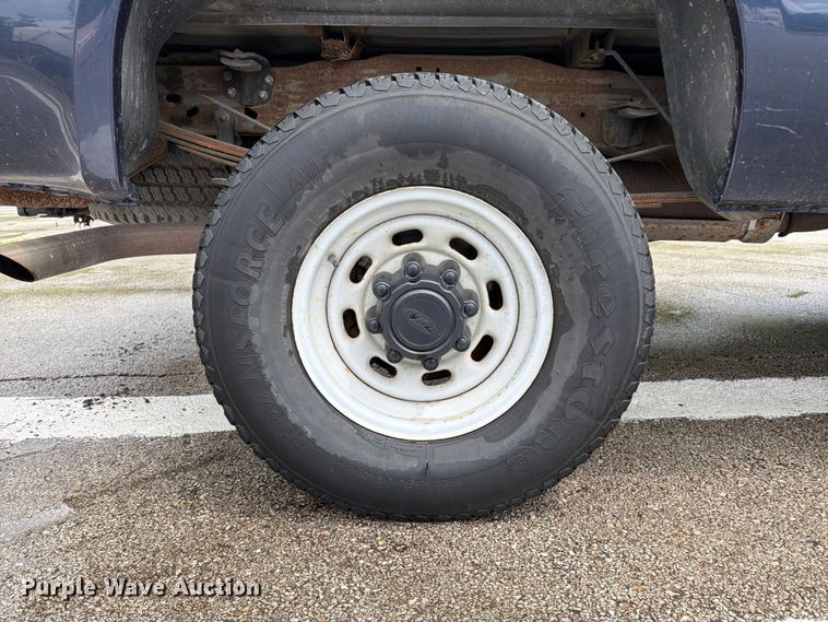 image for item FH6142 2001 Ford F350 Super Duty pickup truck
