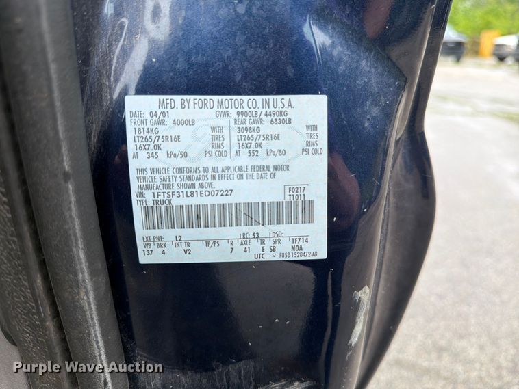image for item FH6142 2001 Ford F350 Super Duty pickup truck